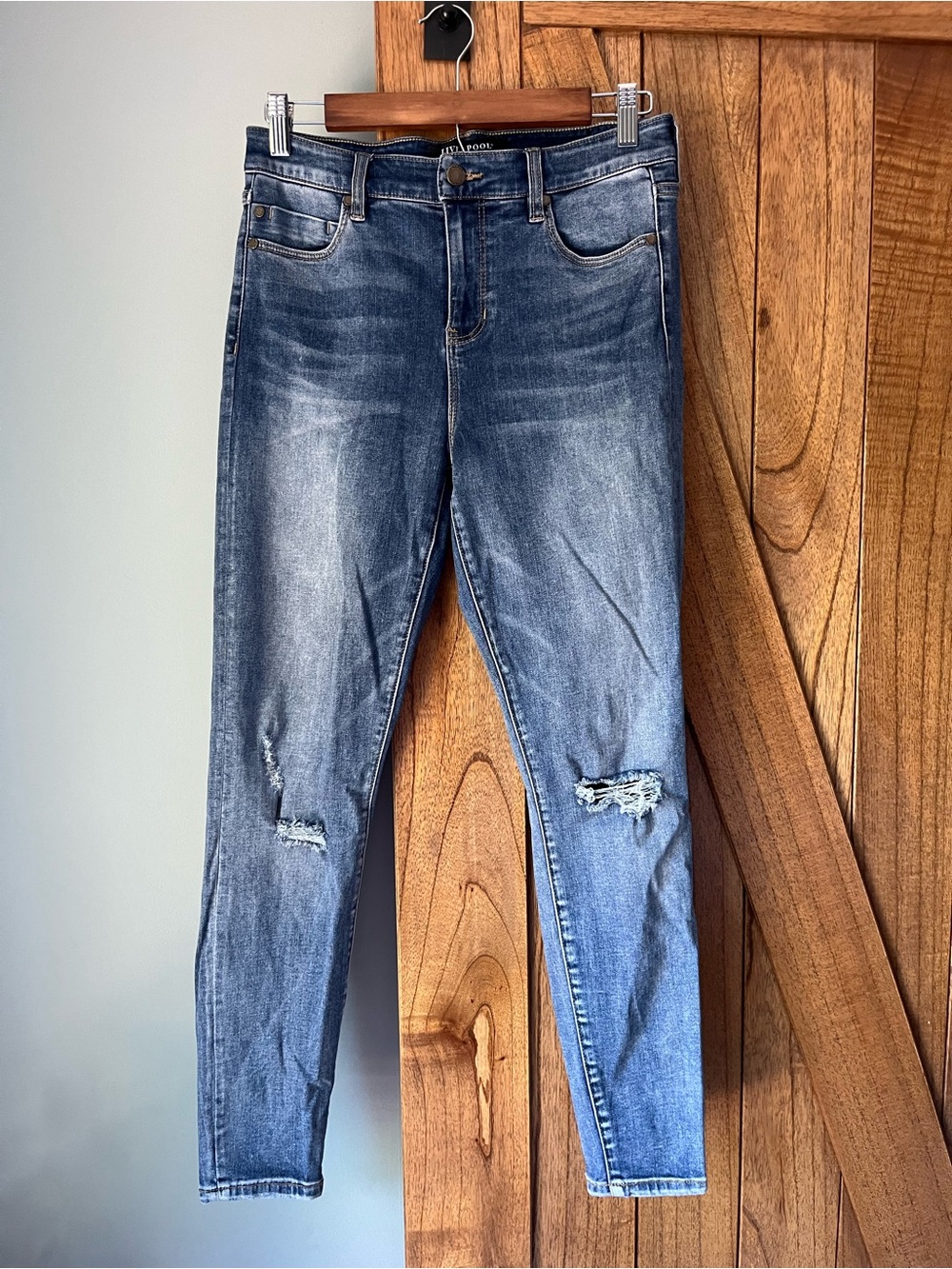 Liverpool Women's The Ankle Skinny Jeans - Medium Blue Distressed